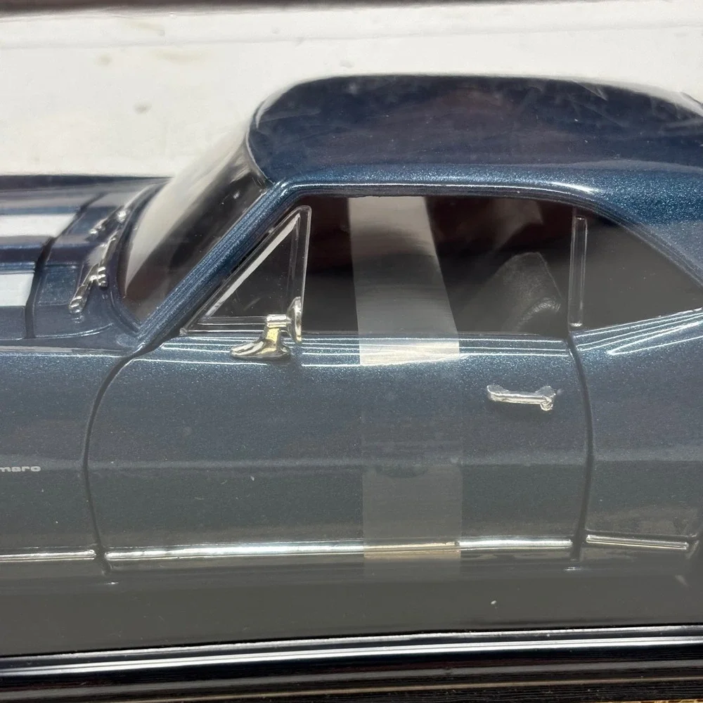 1967 Chevrolet Camaro Z-28 Blue 1:18 Yat Ming Road Legends Diecast Open Box